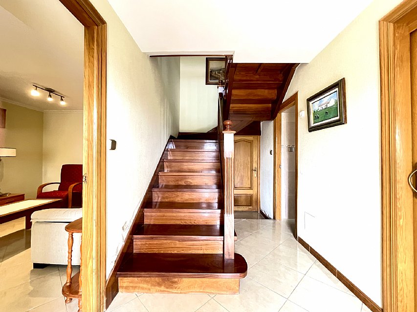 Chalet independiente con garaje y gran parcela en perfecto estado para entrar a vivir