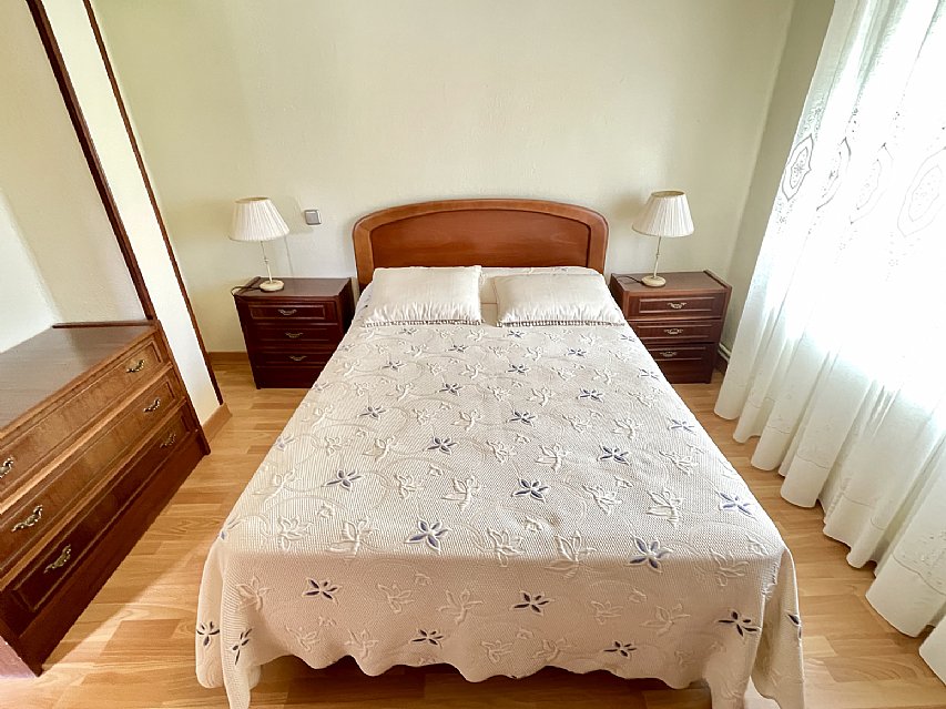 Chalet independiente con garaje y gran parcela en perfecto estado para entrar a vivir