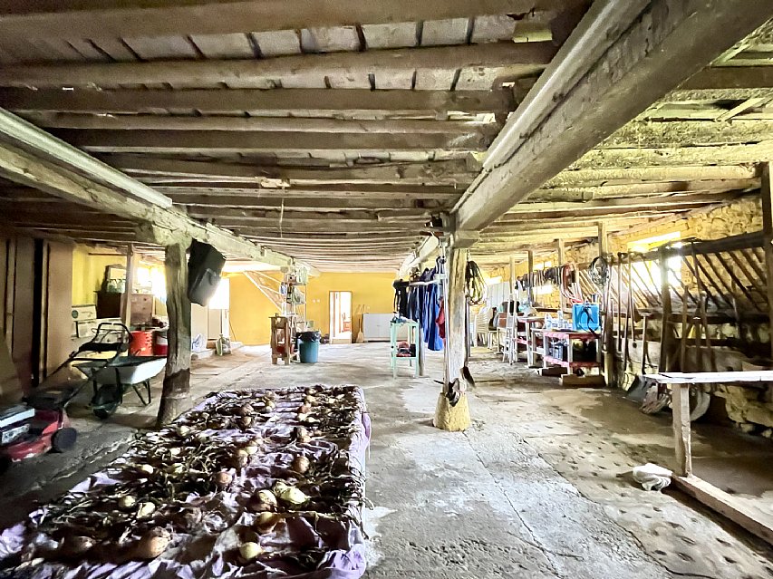 Chalet independiente con garaje y gran parcela en perfecto estado para entrar a vivir