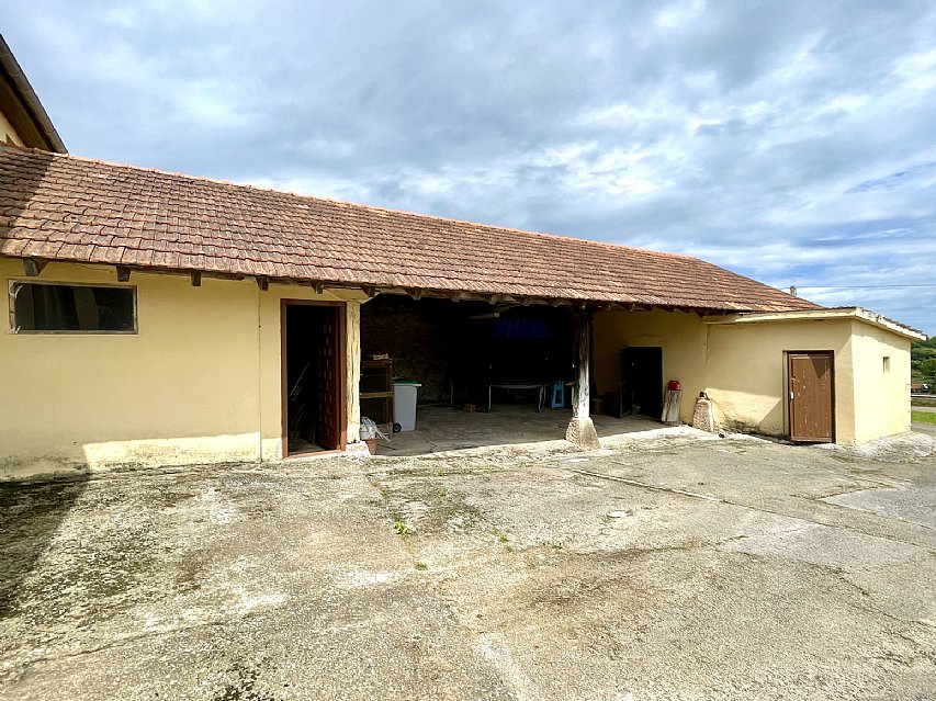 Chalet independiente con garaje y gran parcela en perfecto estado para entrar a vivir