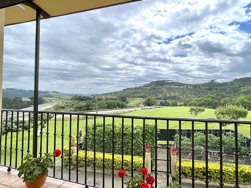 Chalet independiente con garaje y gran parcela en perfecto estado para entrar a vivir