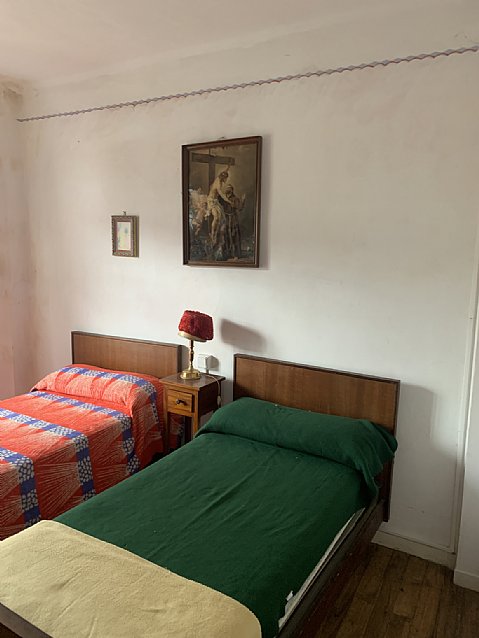 Casa indiviual de dos plantas con jardín en Barreda