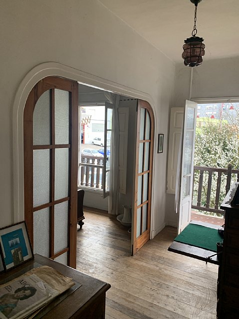 Casa indiviual de dos plantas con jardín en Barreda