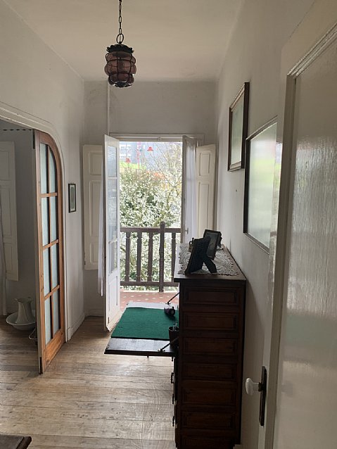 Casa indiviual de dos plantas con jardín en Barreda