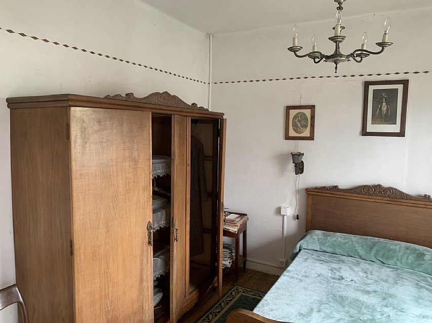 Casa indiviual de dos plantas con jardín en Barreda