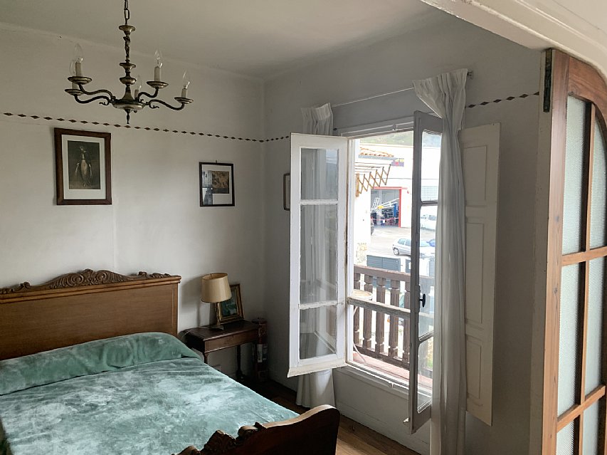 Casa indiviual de dos plantas con jardín en Barreda