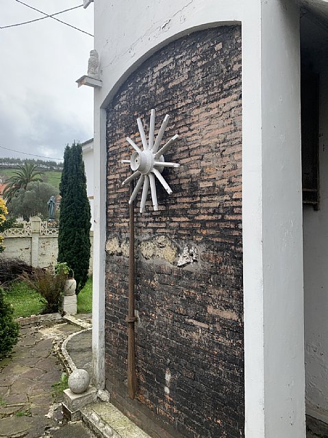 Casa indiviual de dos plantas con jardín en Barreda