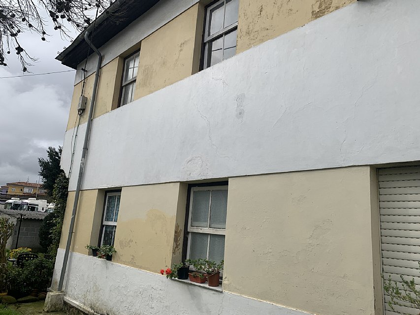 Casa indiviual de dos plantas con jardín en Barreda