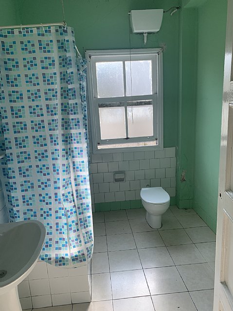 Casa indiviual de dos plantas con jardín en Barreda