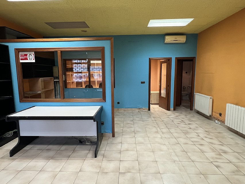 Amplio local en Torrelavega