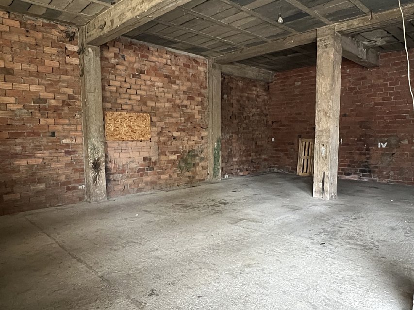 Amplio local en Torrelavega