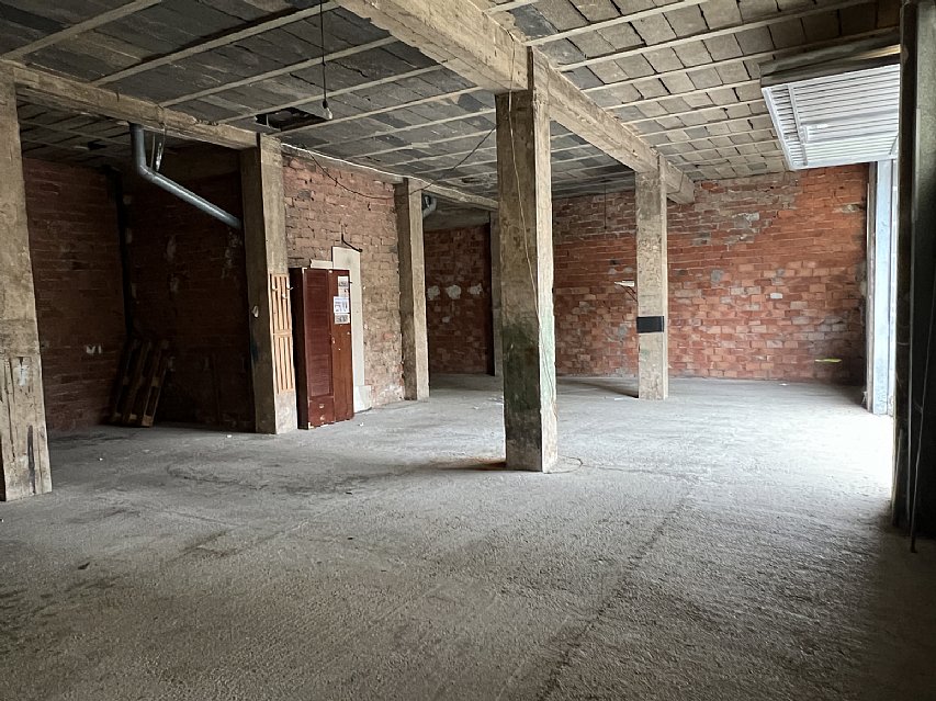 Amplio local en Torrelavega