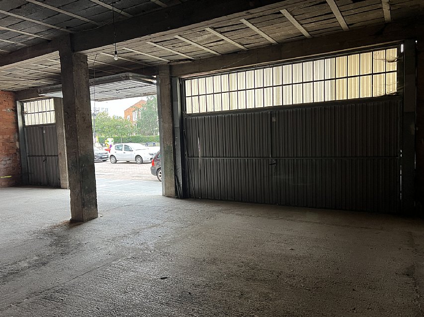 Amplio local en Torrelavega