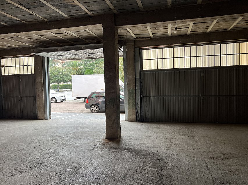 Amplio local en Torrelavega