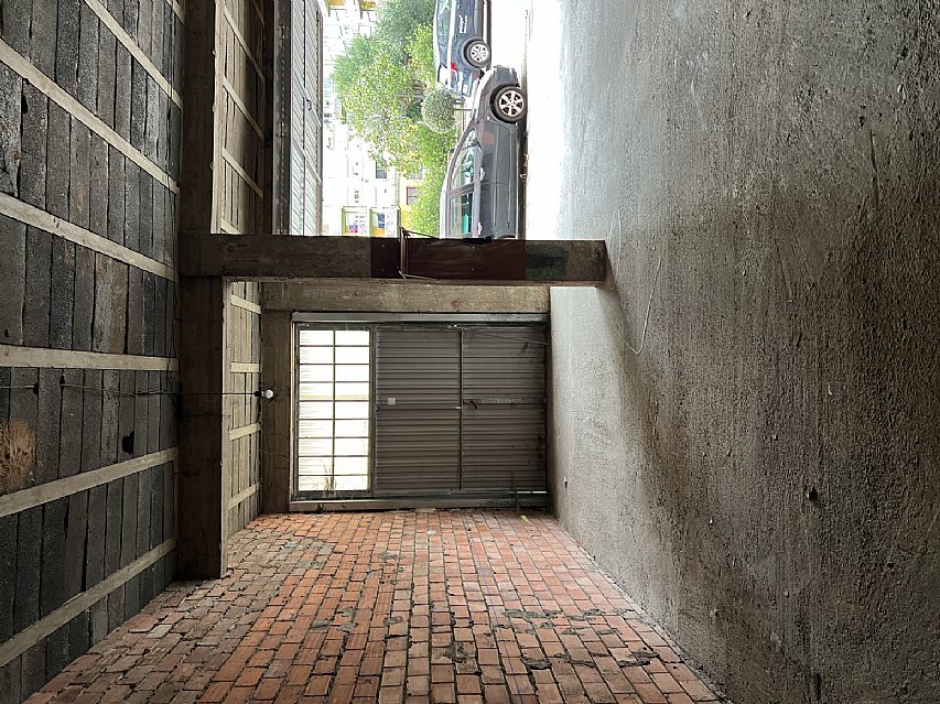 Amplio local en Torrelavega