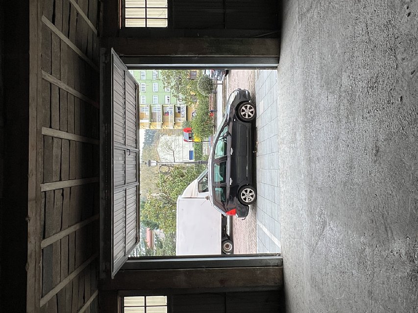 Amplio local en Torrelavega