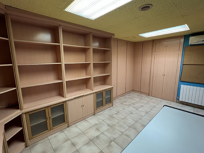 Amplio local en Torrelavega