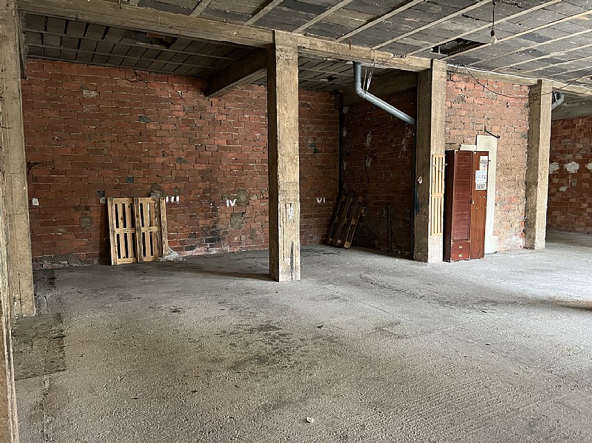 Amplio local en Torrelavega