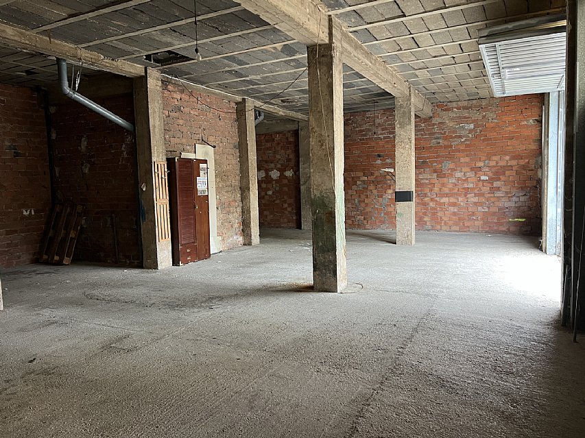 Amplio local en Torrelavega