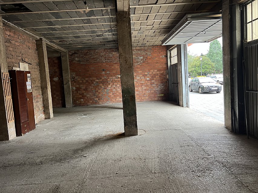 Amplio local en Torrelavega