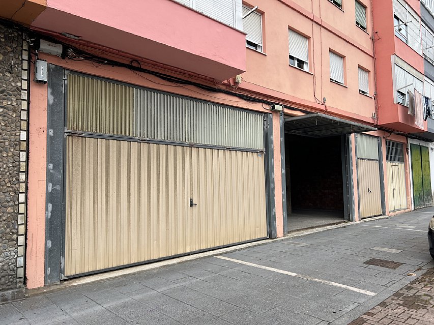 Amplio local en Torrelavega