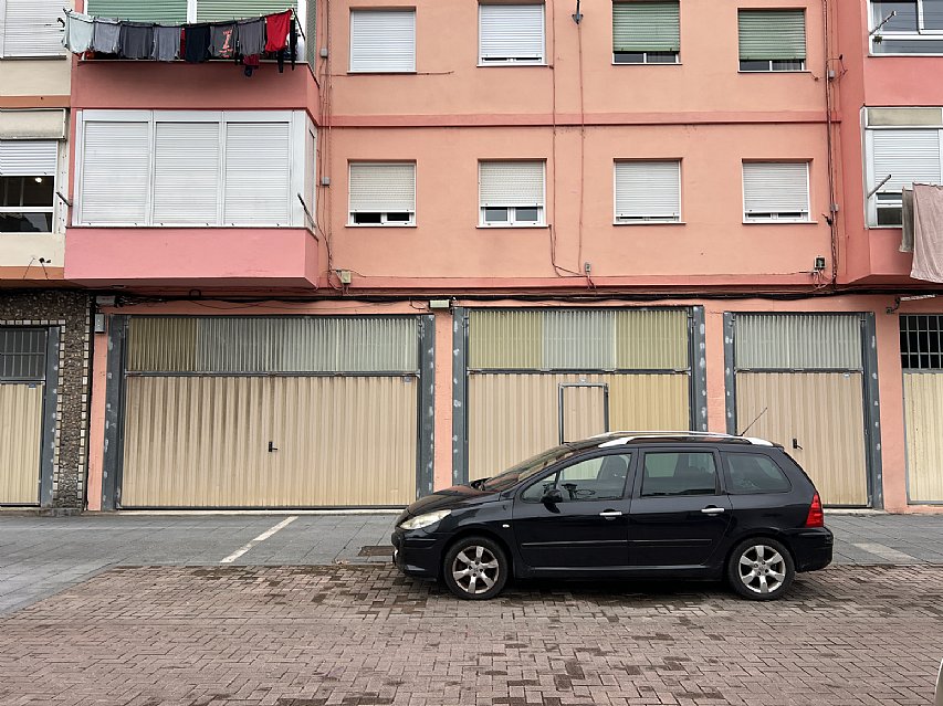 Amplio local en Torrelavega