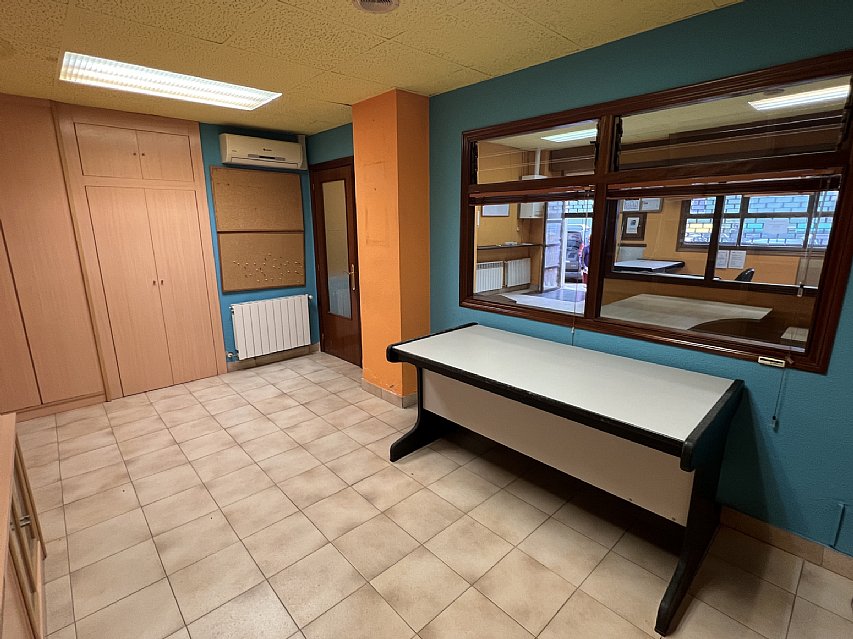 Amplio local en Torrelavega