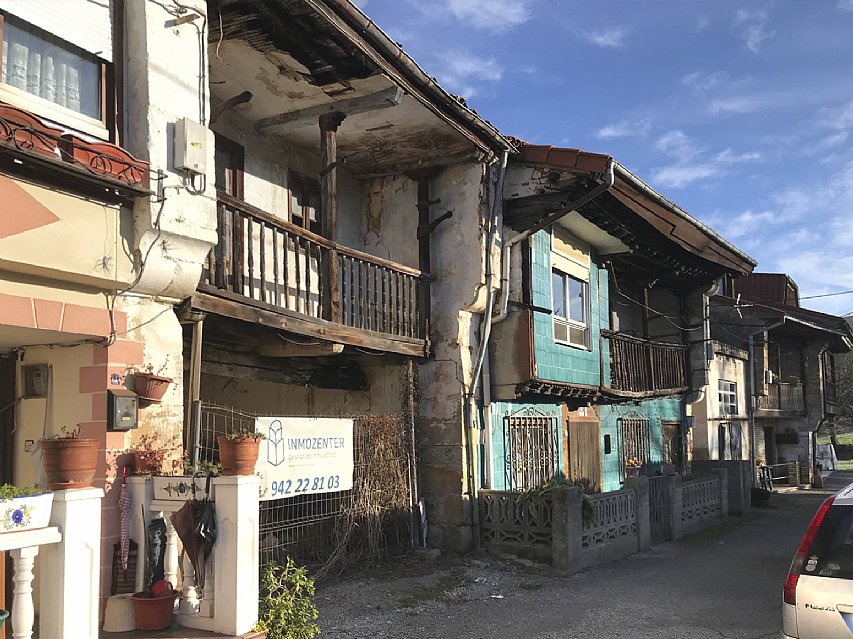 Estupenda casa al sur con terreno, garaje y muchas posibilidades