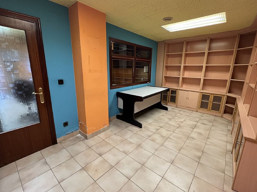 Amplio local en Torrelavega